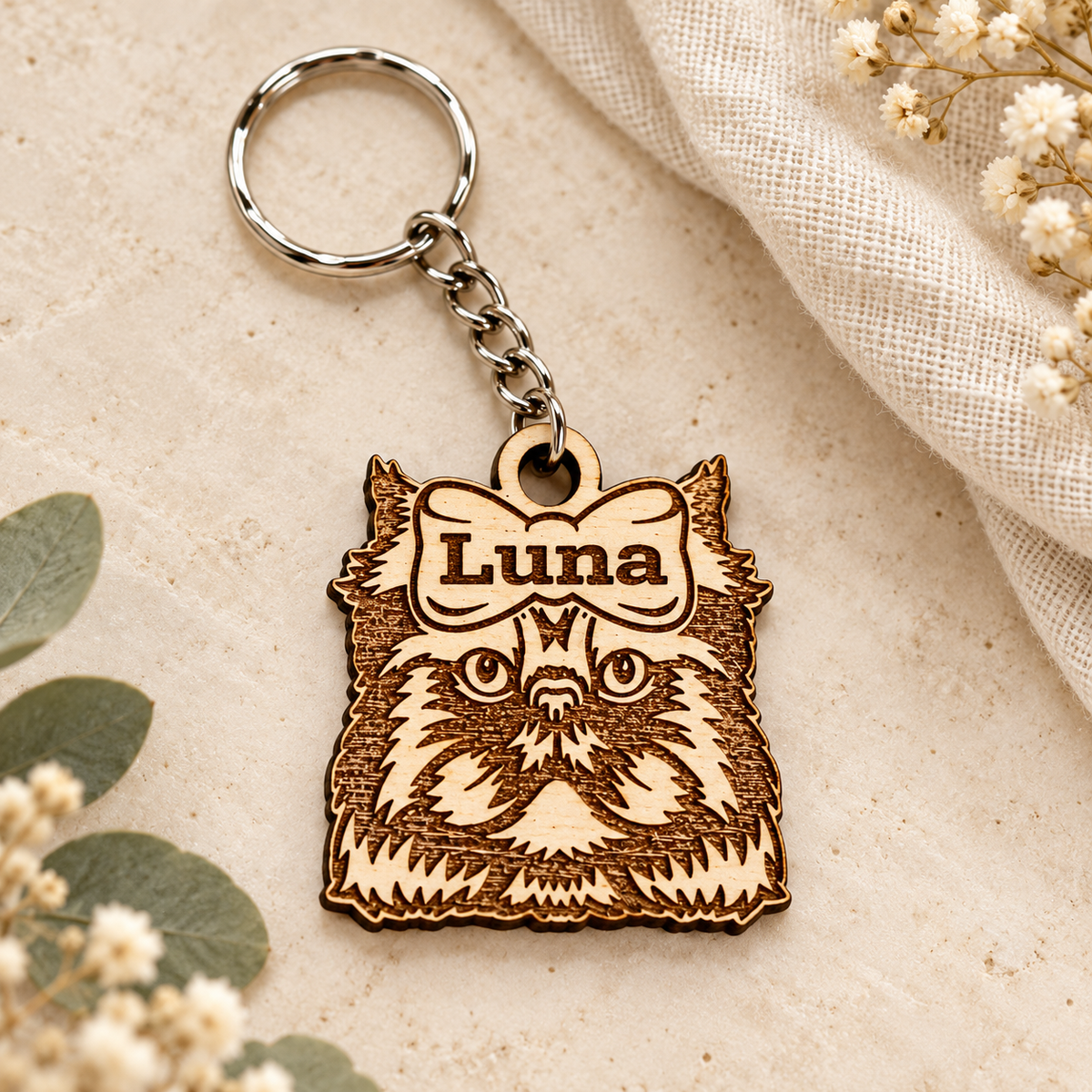 Wooden Persian cat keyring engraved Luna on the top bow, with silver-coloured chain and split ring